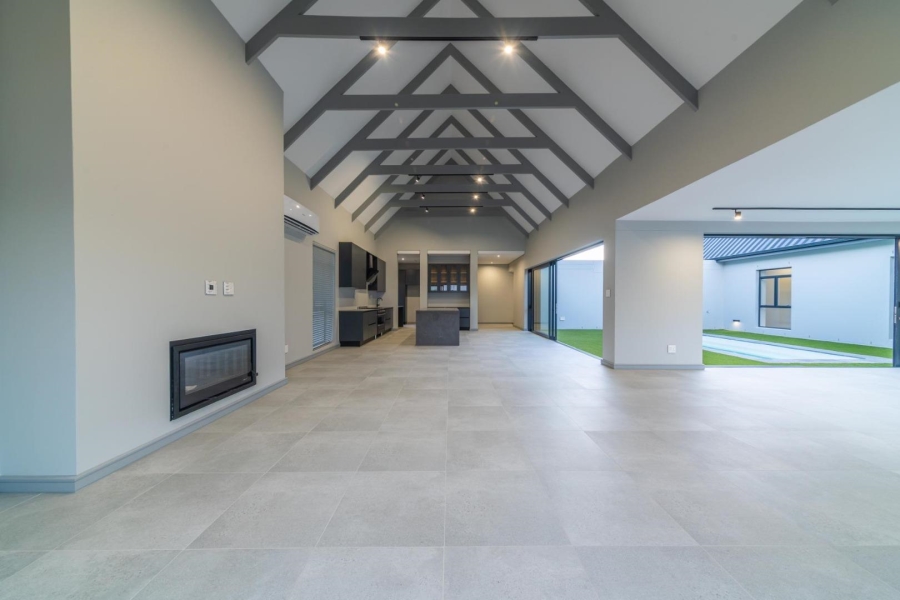 To Let 4 Bedroom Property for Rent in Val De Vie Estate Western Cape